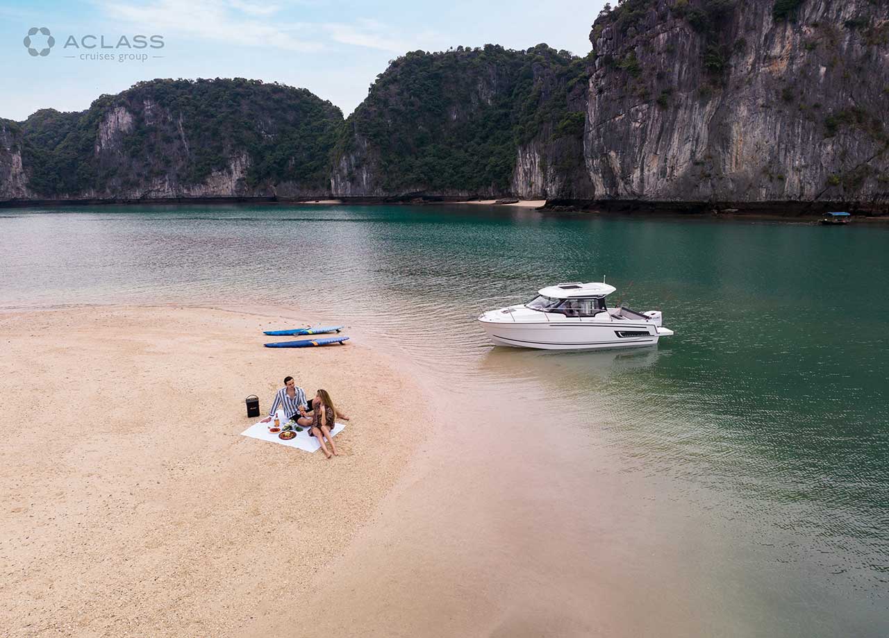 Option 1: Private transfer package by private yacht